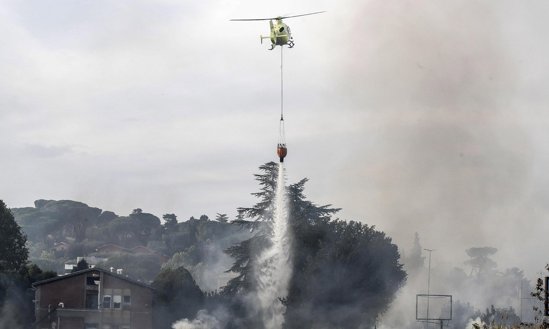 Incendi in Italia: ettari in fumo in Toscana, Lazio e Campania – Foto e video