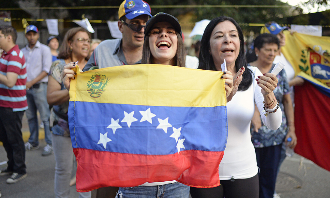 Venezuela, un plebiscito contro Maduro. Violenze ai seggi – Foto