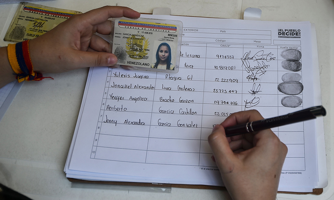 Venezuela, un plebiscito contro Maduro. Violenze ai seggi – Foto