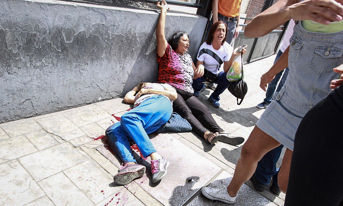 Venezuela, un plebiscito contro Maduro. Violenze ai seggi – Foto