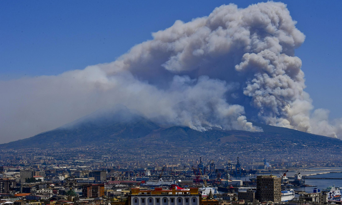 Incendi sul Vesuvio, di chi è la mano criminale Incendi sul Vesuvio, di chi è la mano criminale