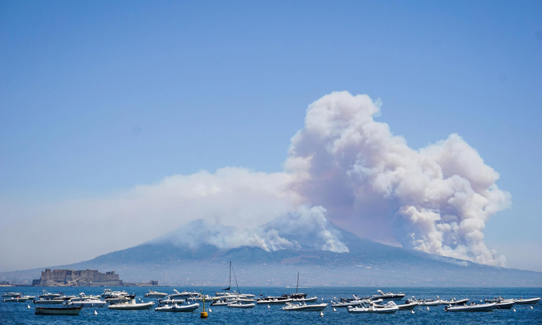 Incendi sul Vesuvio, di chi è la mano criminale Incendi sul Vesuvio, di chi è la mano criminale