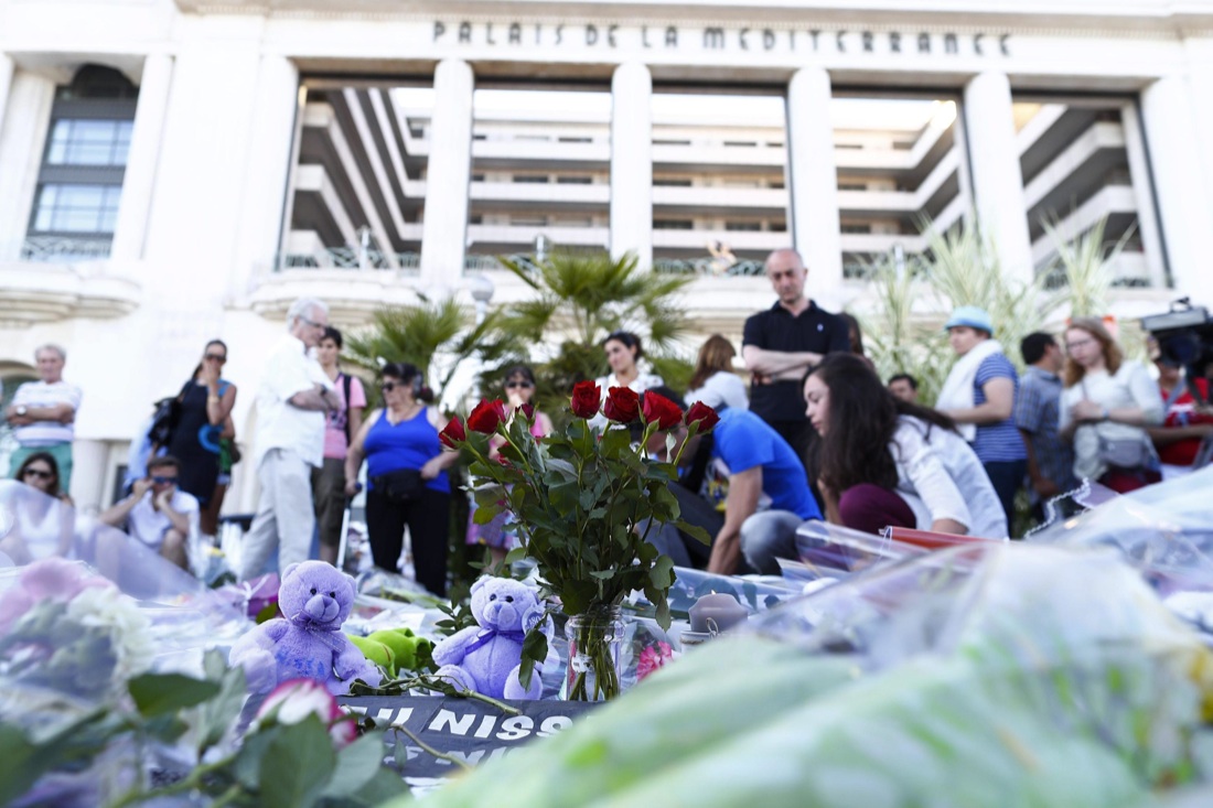 Attentato di Nizza, un anno dopo: le foto della polemica