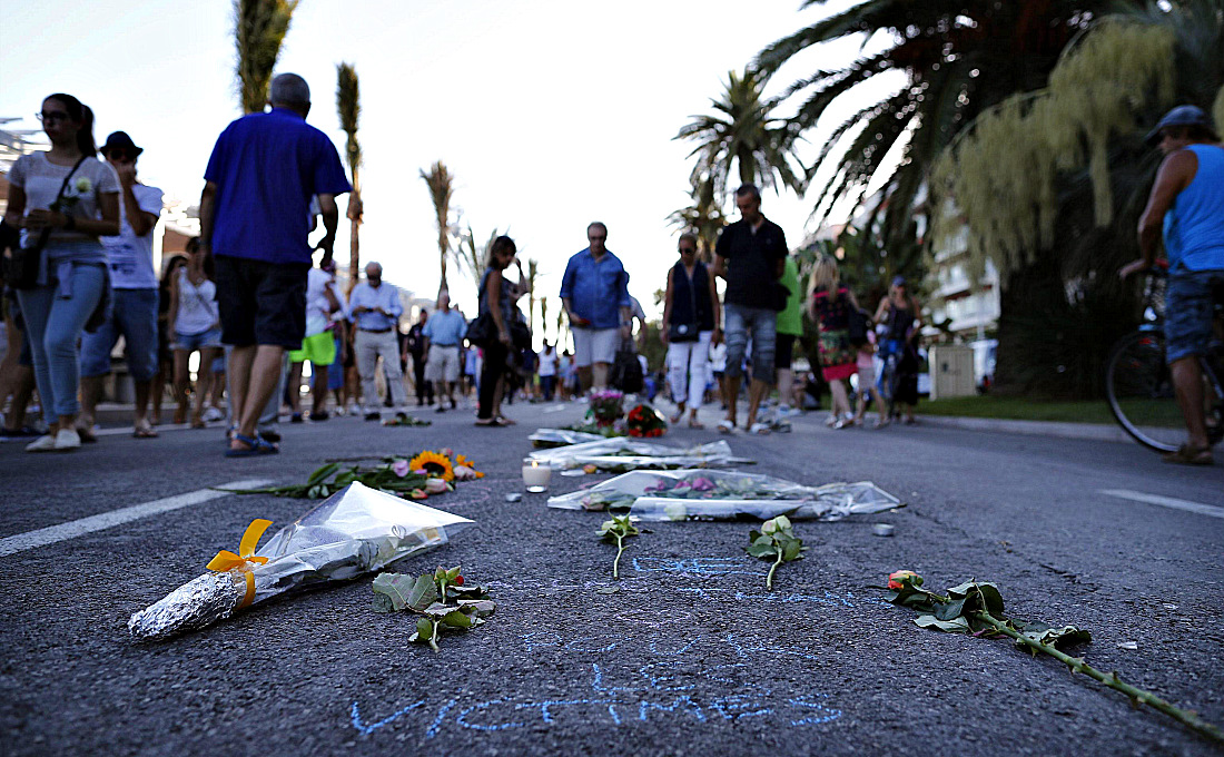 Attentato di Nizza, un anno dopo: le foto della polemica