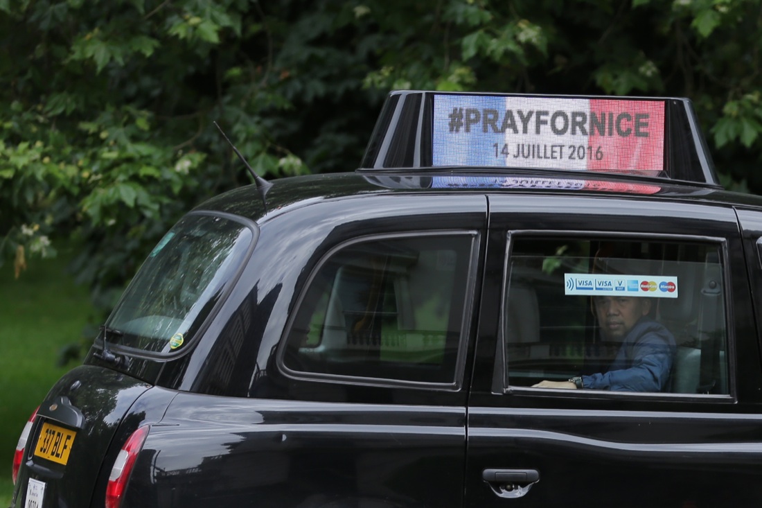 Attentato di Nizza, un anno dopo: le foto della polemica