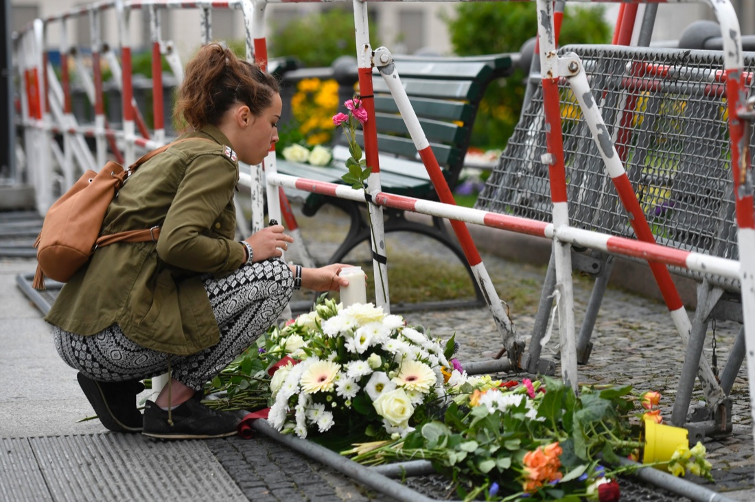 Attentato di Nizza, un anno dopo: le foto della polemica