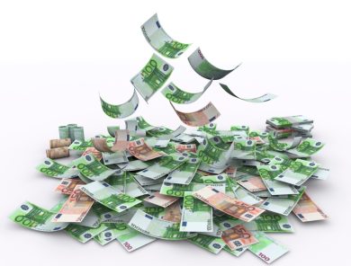 Com’è distribuita la ricchezza finanziaria in Italia: 307mila le famiglie milionarie