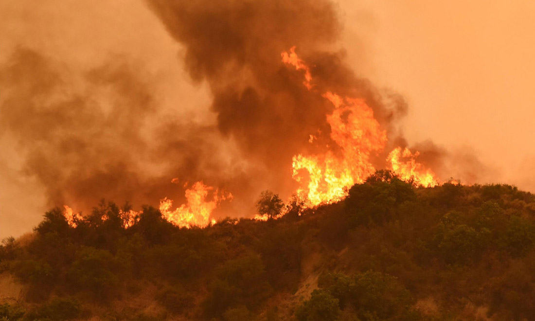 California in fiamme, dai boschi della Sierra Nevada a Santa Barbara – Foto e video