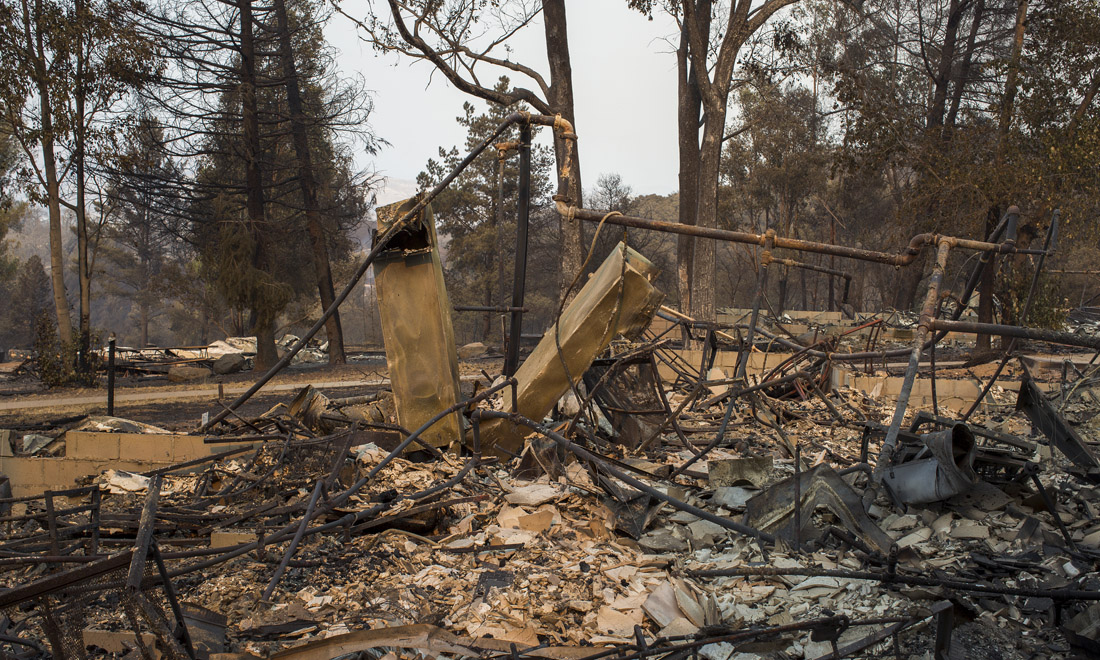 California in fiamme, dai boschi della Sierra Nevada a Santa Barbara – Foto e video