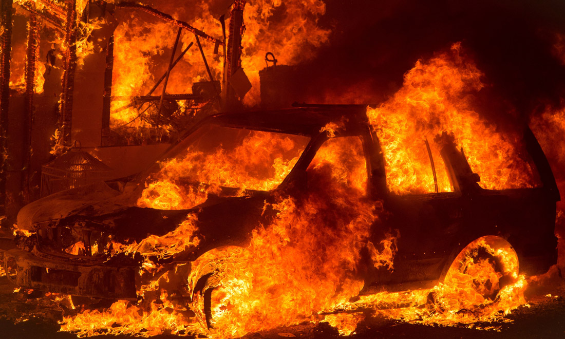 California in fiamme, dai boschi della Sierra Nevada a Santa Barbara – Foto e video