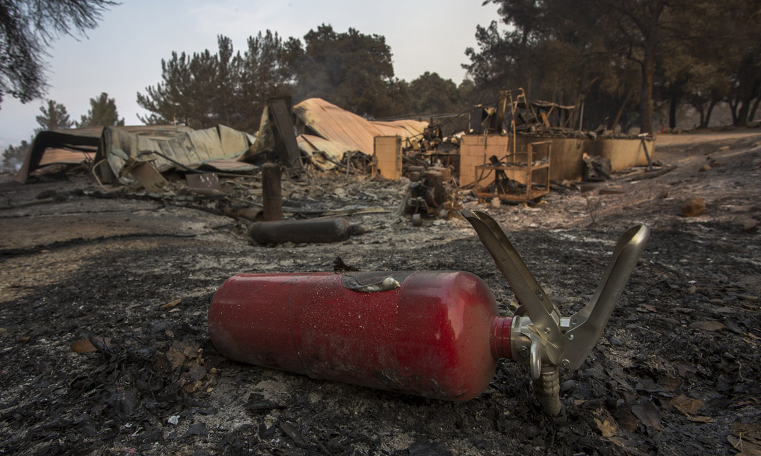 California in fiamme, dai boschi della Sierra Nevada a Santa Barbara – Foto e video
