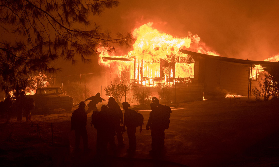 California in fiamme, dai boschi della Sierra Nevada a Santa Barbara – Foto e video
