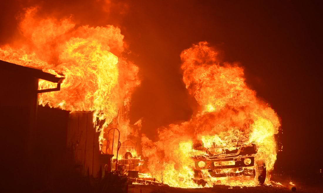 California in fiamme, dai boschi della Sierra Nevada a Santa Barbara – Foto e video