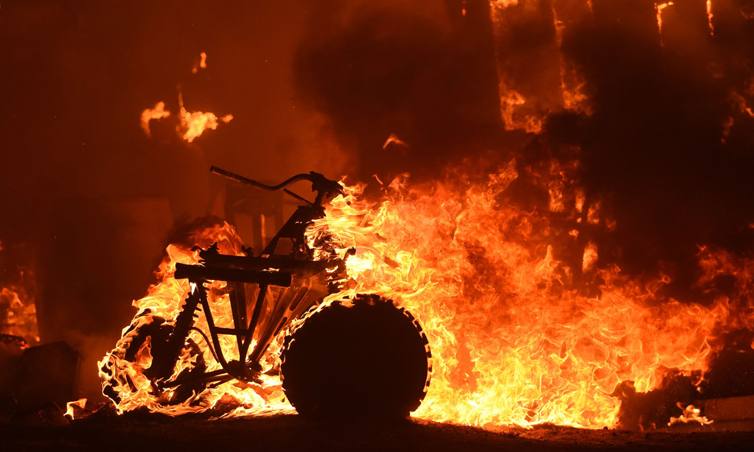 California in fiamme, dai boschi della Sierra Nevada a Santa Barbara – Foto e video