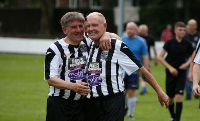 Paul Gascoigne non perde il talento, gol con tunnel tra le leggende del Newcastle | video