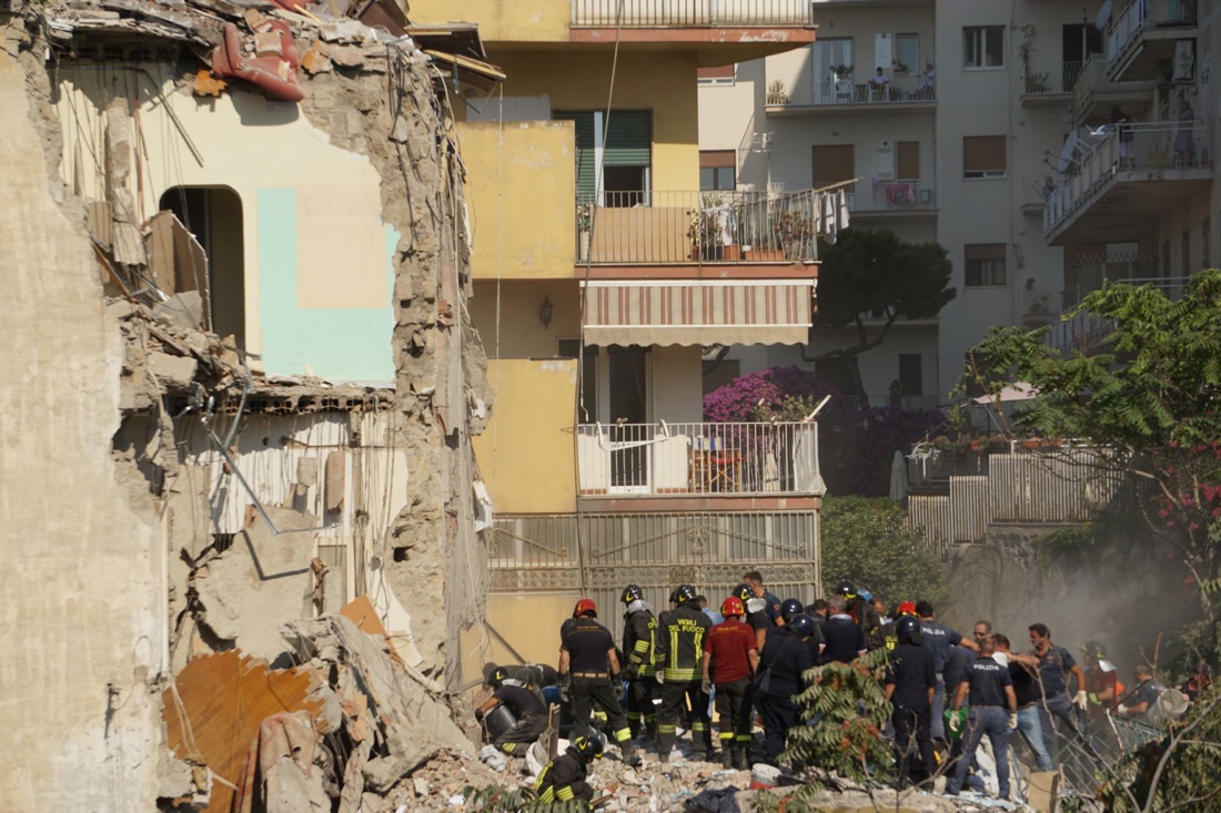 Il crollo della palazzina a Torre Annunziata: tutti morti – FOTO Il crollo della palazzina a Torre Annunziata: tutti morti – FOTO