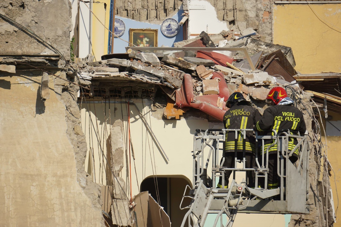 Il crollo della palazzina a Torre Annunziata: tutti morti – FOTO Il crollo della palazzina a Torre Annunziata: tutti morti – FOTO