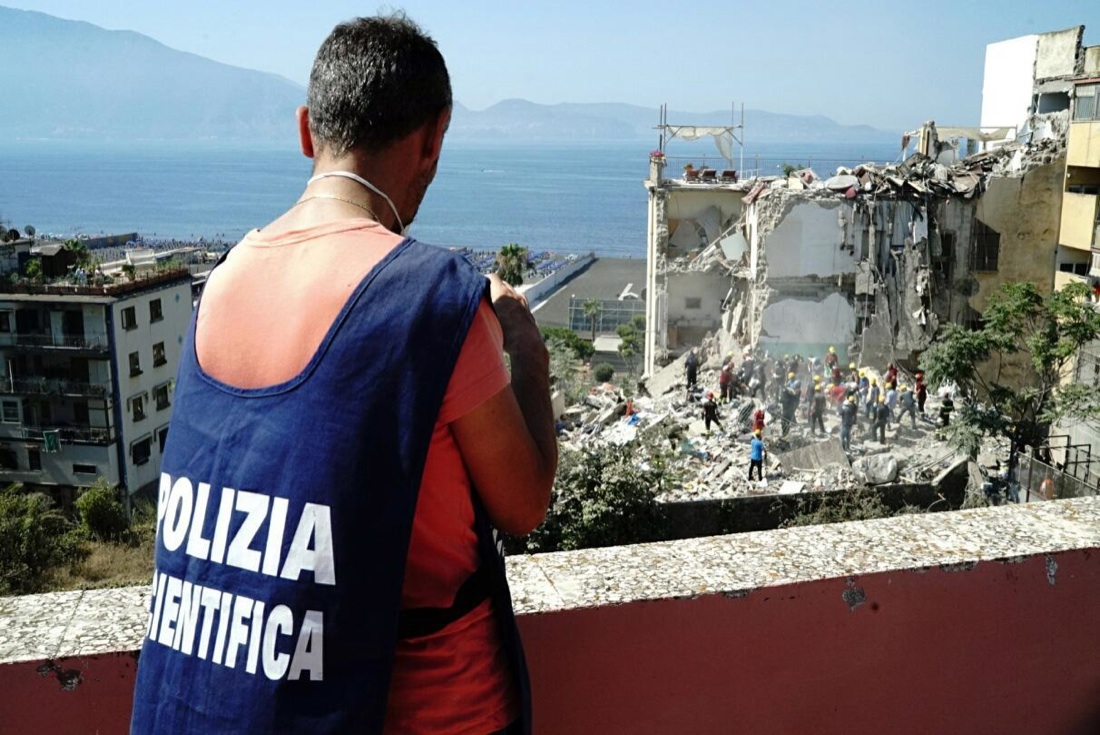 Il crollo della palazzina a Torre Annunziata: tutti morti – FOTO Il crollo della palazzina a Torre Annunziata: tutti morti – FOTO