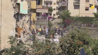 Torre Annunziata, rovinosa caduta del cane dei Vigili del Fuoco | Video