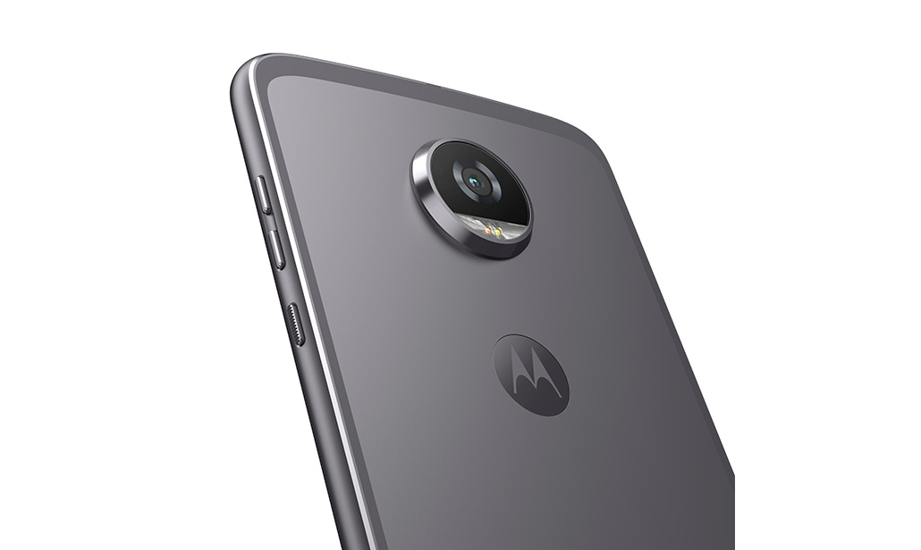 Lenovo annuncia il nuovo Moto Z2 Play (e il ritorno di Motorola) Lenovo annuncia il nuovo Moto Z2 Play (e il ritorno di Motorola)