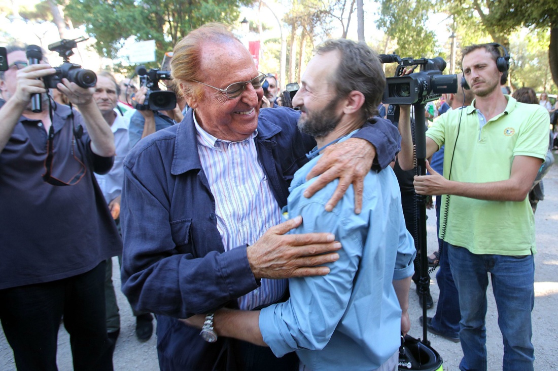 Paolo Villaggio: camera ardente e funerali – FOTO