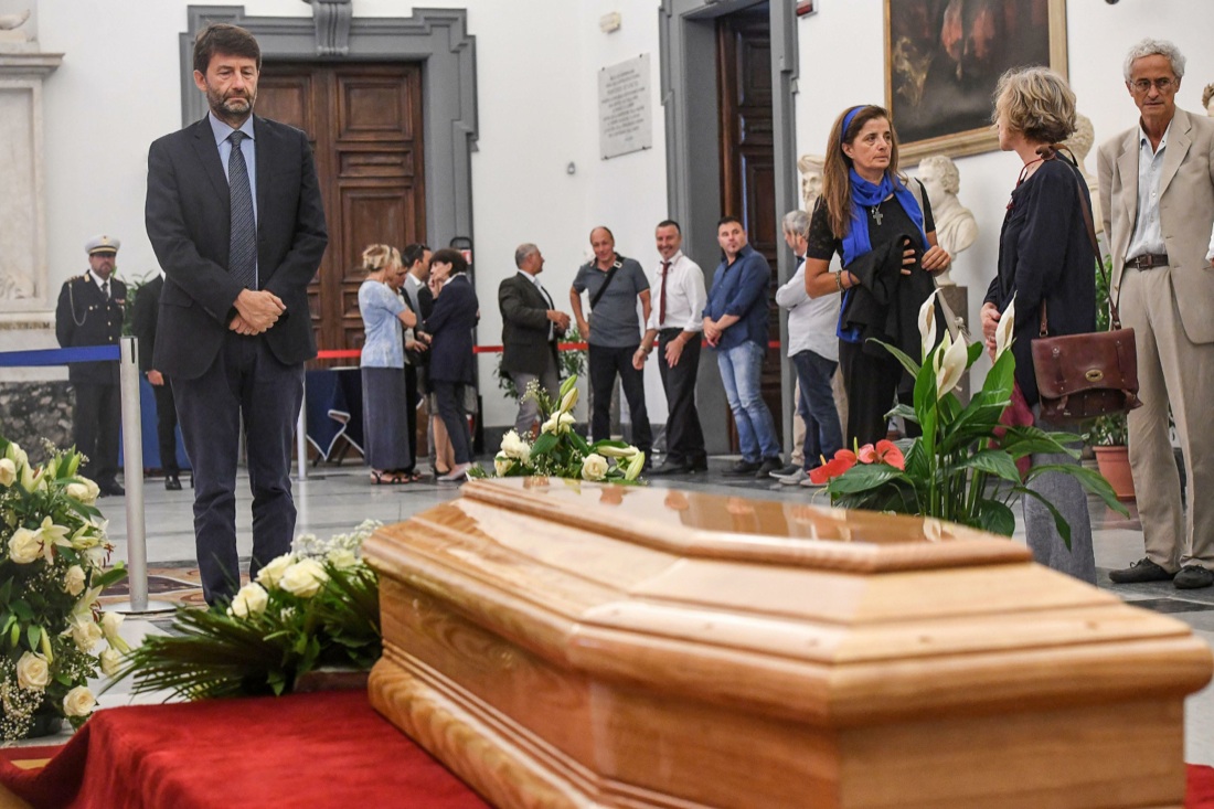 Paolo Villaggio: camera ardente e funerali – FOTO