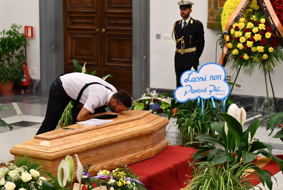 Paolo Villaggio: camera ardente e funerali – FOTO