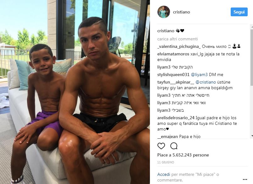 Cristiano Ronaldo su Instagram con tutti e tre i figli