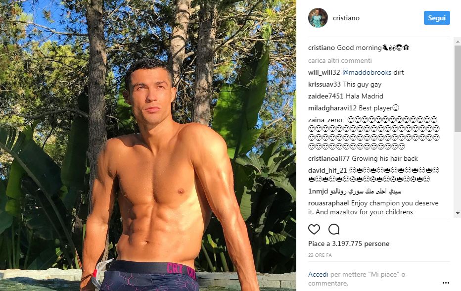 Cristiano Ronaldo su Instagram con tutti e tre i figli
