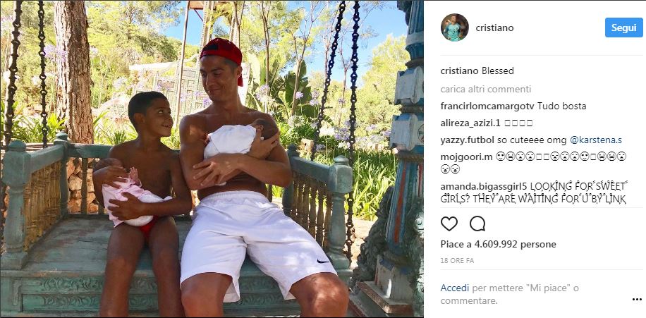 Cristiano Ronaldo su Instagram con tutti e tre i figli