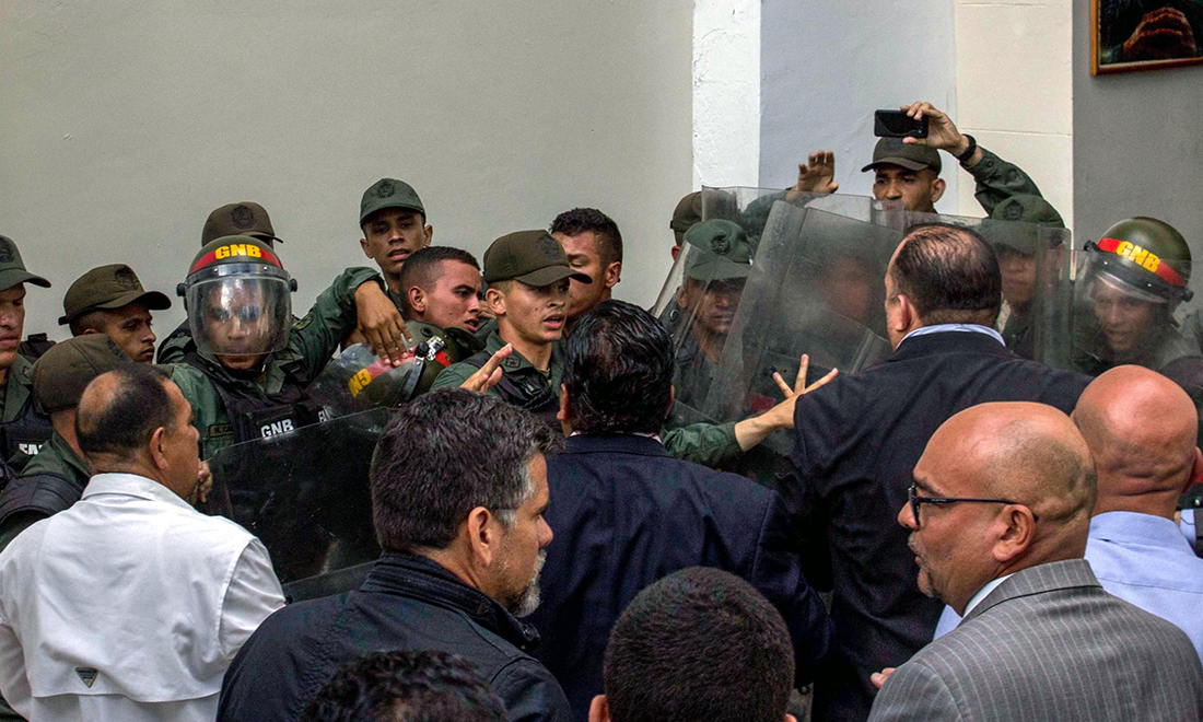 Venezuela: nuovo video di Perez, il poliziotto dell’attacco alla Corte Suprema Venezuela: nuovo video di Perez, il poliziotto dell’attacco alla Corte Suprema