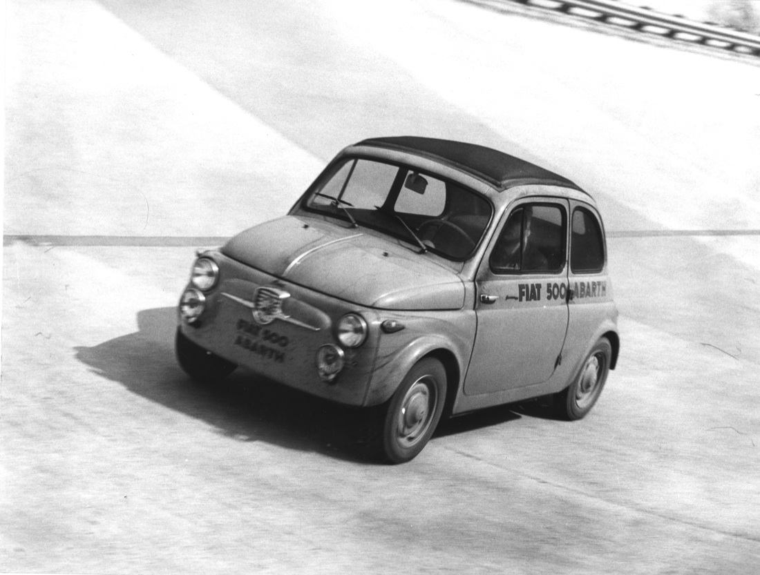 La Fiat 500 compie 60 anni. Storia dell’utilitaria che motorizzò l’Italia – FOTO