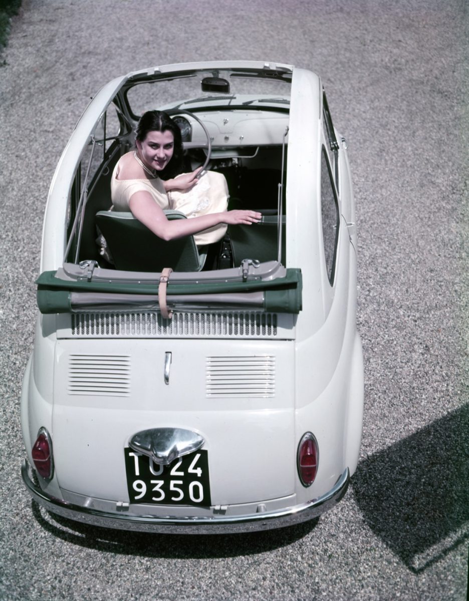 La Fiat 500 compie 60 anni. Storia dell’utilitaria che motorizzò l’Italia – FOTO