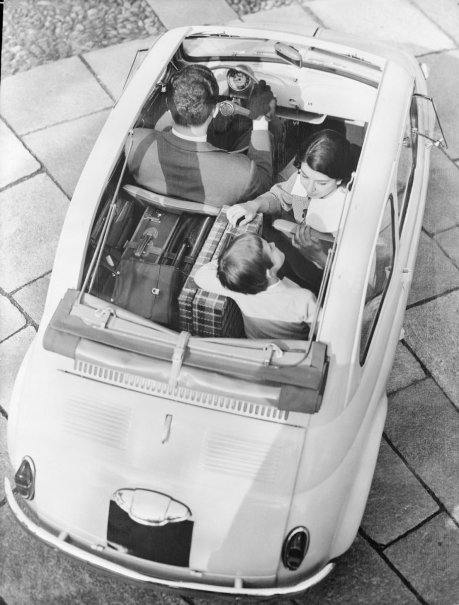 La Fiat 500 compie 60 anni. Storia dell’utilitaria che motorizzò l’Italia – FOTO