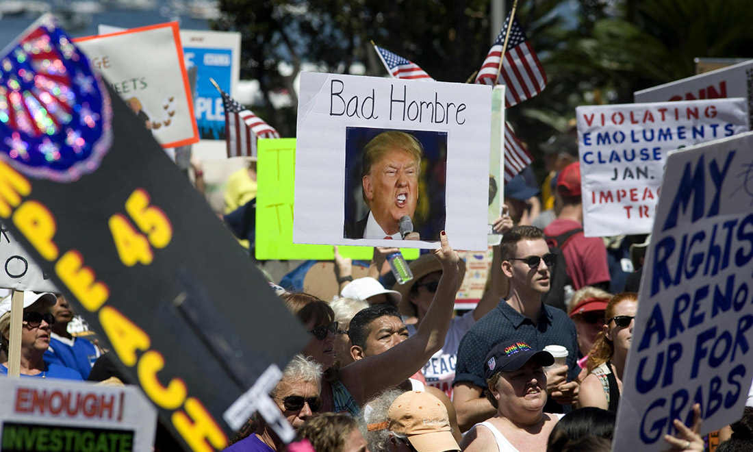 USA, migliaia in marcia per l’impeachment di Trump – Foto