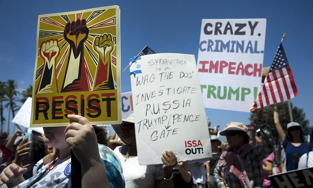 USA, migliaia in marcia per l’impeachment di Trump – Foto