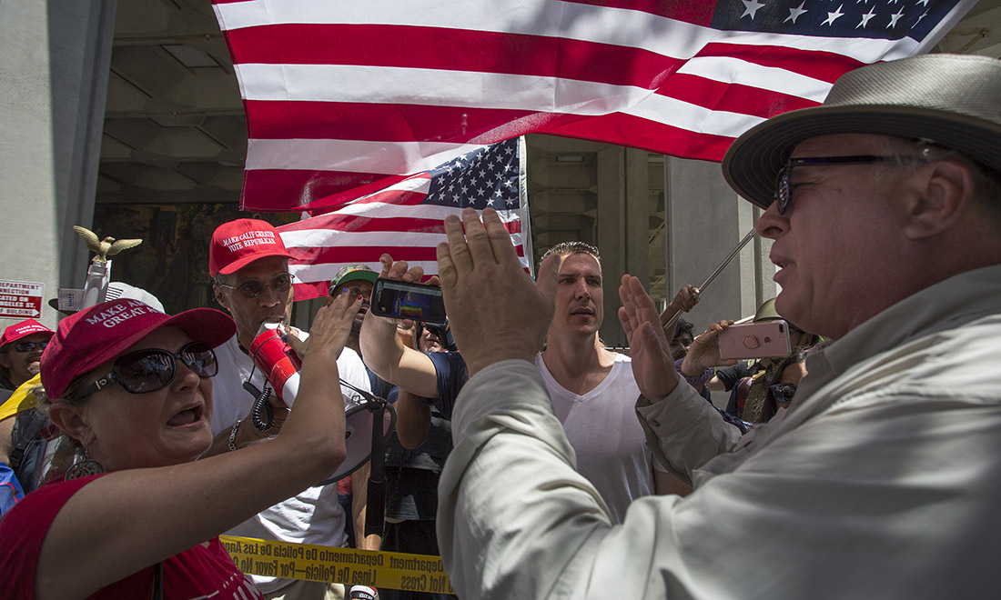 USA, migliaia in marcia per l’impeachment di Trump – Foto