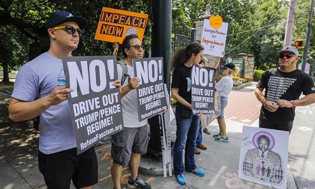 USA, migliaia in marcia per l’impeachment di Trump – Foto