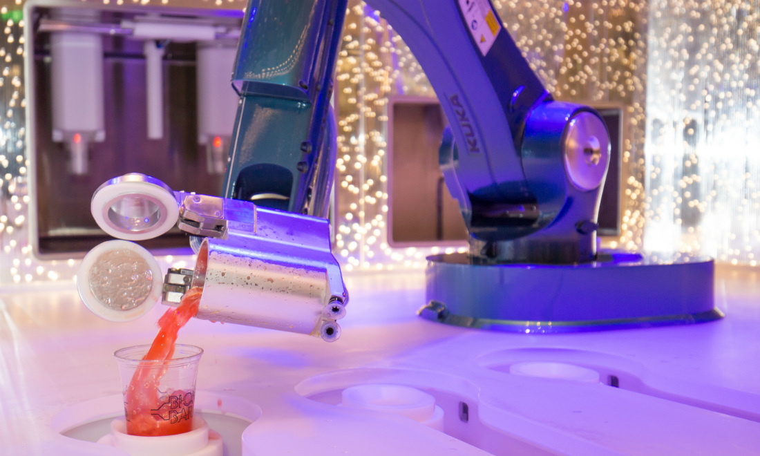 Viaggio tra i robot che hanno già sostituito l’uomo sul lavoro Viaggio tra i robot che hanno già sostituito l’uomo sul lavoro