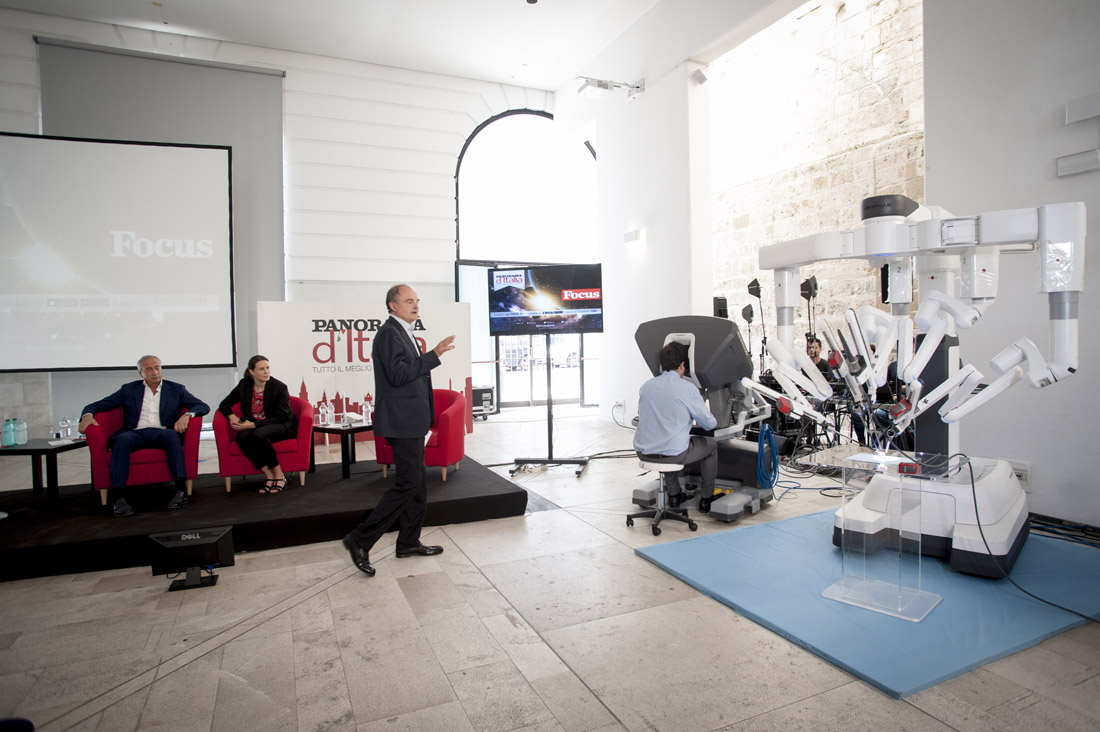 da Vinci, il robot che aiuta a diventare super-chirurghi – FOTO e VIDEO da Vinci, il robot che aiuta a diventare super-chirurghi – FOTO e VIDEO