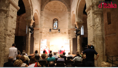 “La verità unisce, la menzogna divide”. Pino Aprile presenta “Carnefici”