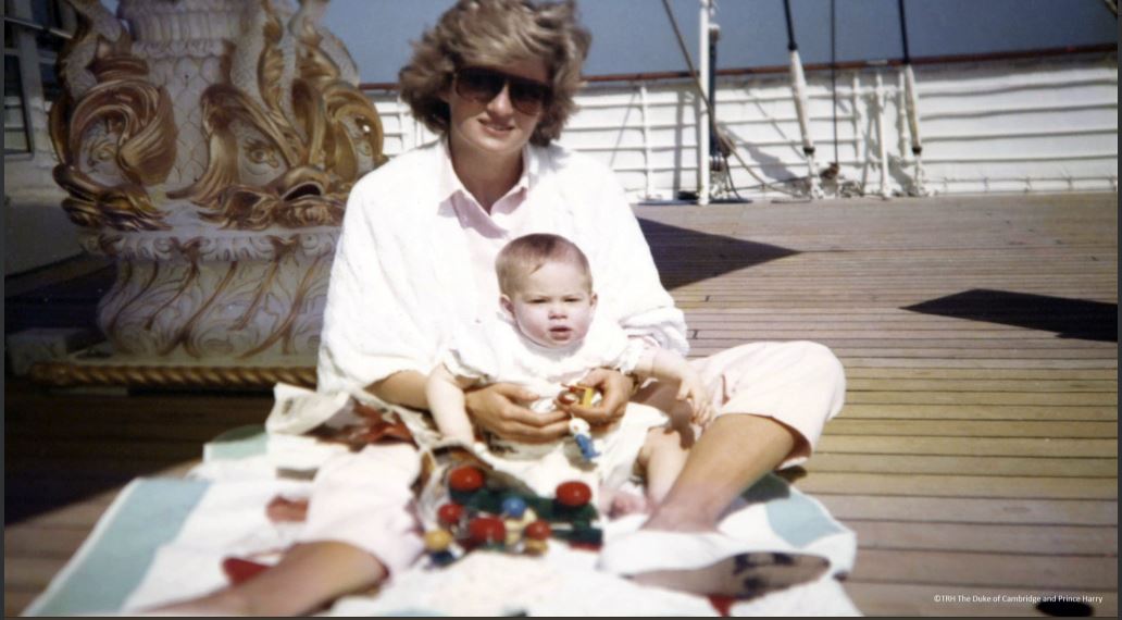 Camilla Parker Bowles: “Così mi sono difesa dalle minacce di Diana” Camilla Parker Bowles: “Così mi sono difesa dalle minacce di Diana”