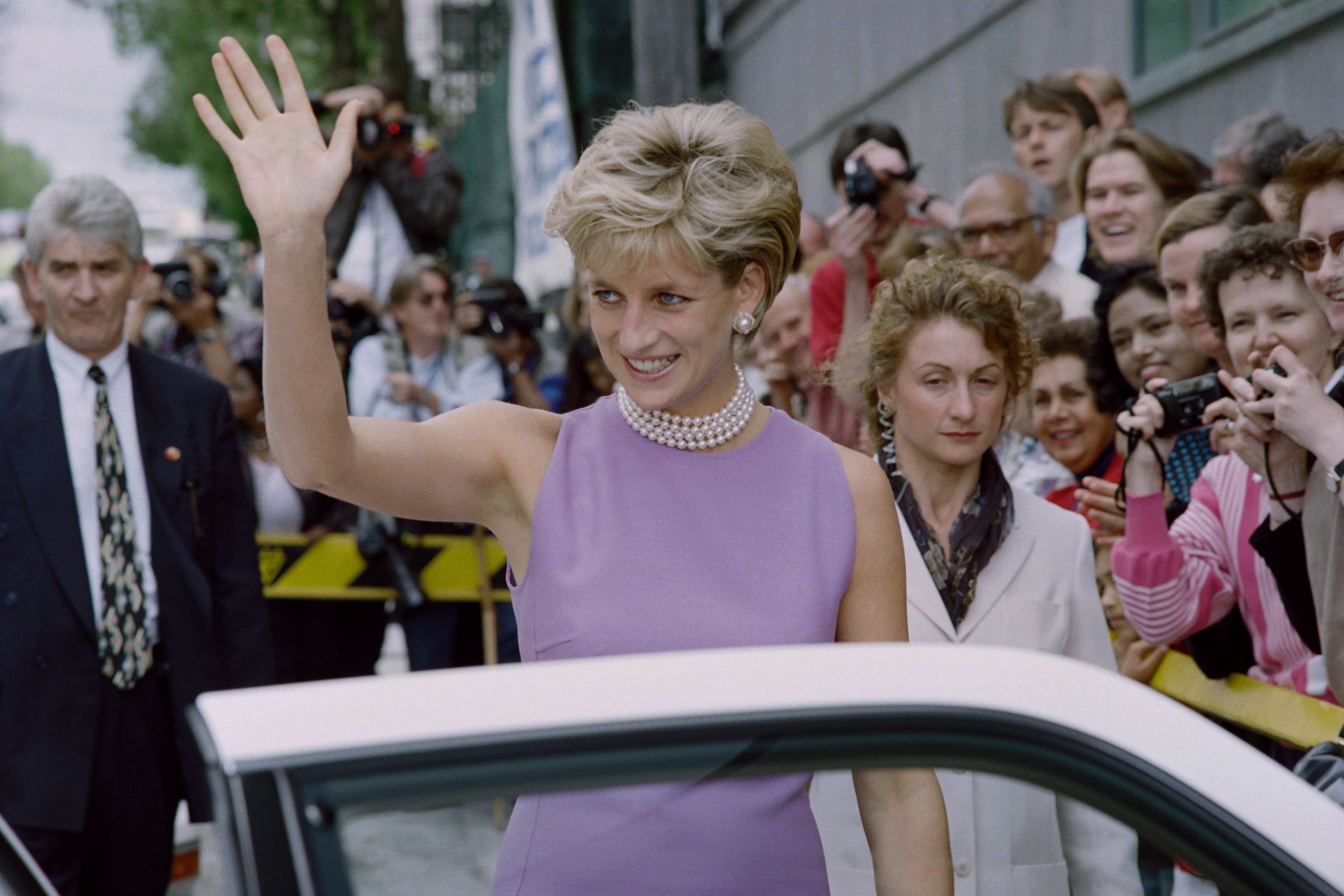 Camilla Parker Bowles: “Così mi sono difesa dalle minacce di Diana” Camilla Parker Bowles: “Così mi sono difesa dalle minacce di Diana”