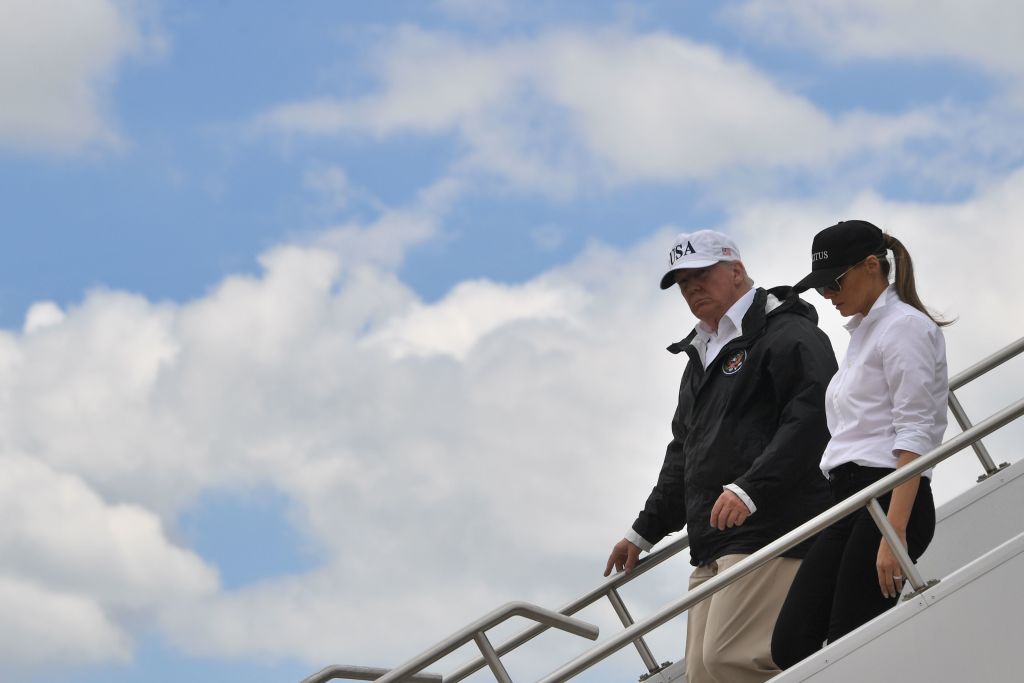 Uragano Harvey, la visita in Texas di Donald e Melania Trump – FOTO Uragano Harvey, la visita in Texas di Donald e Melania Trump – FOTO