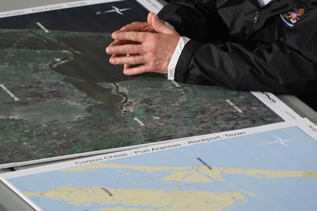 Uragano Harvey, la visita in Texas di Donald e Melania Trump – FOTO Uragano Harvey, la visita in Texas di Donald e Melania Trump – FOTO