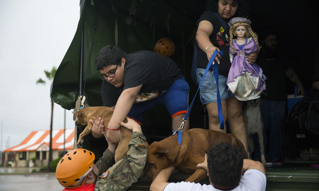 L’Uragano Harvey: le 10 foto (+ 1) per raccontare la tragedia