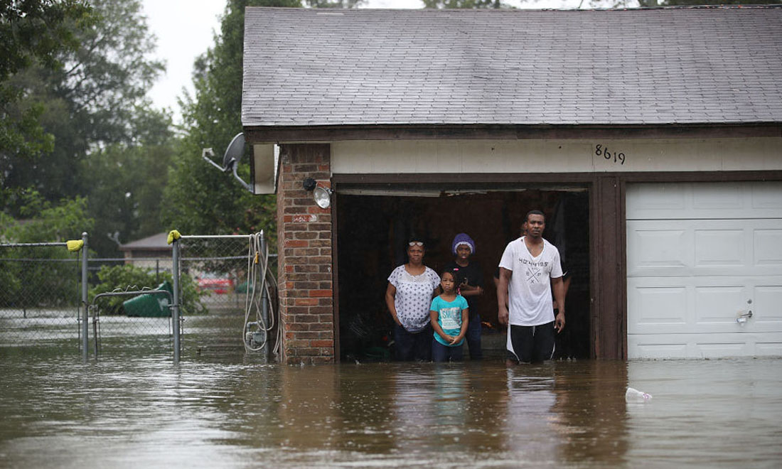 L’Uragano Harvey: le 10 foto (+ 1) per raccontare la tragedia