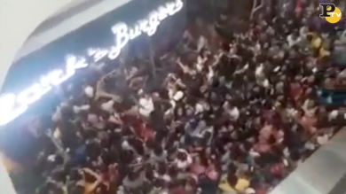 Filippine: rissa per gli hamburger in offerta