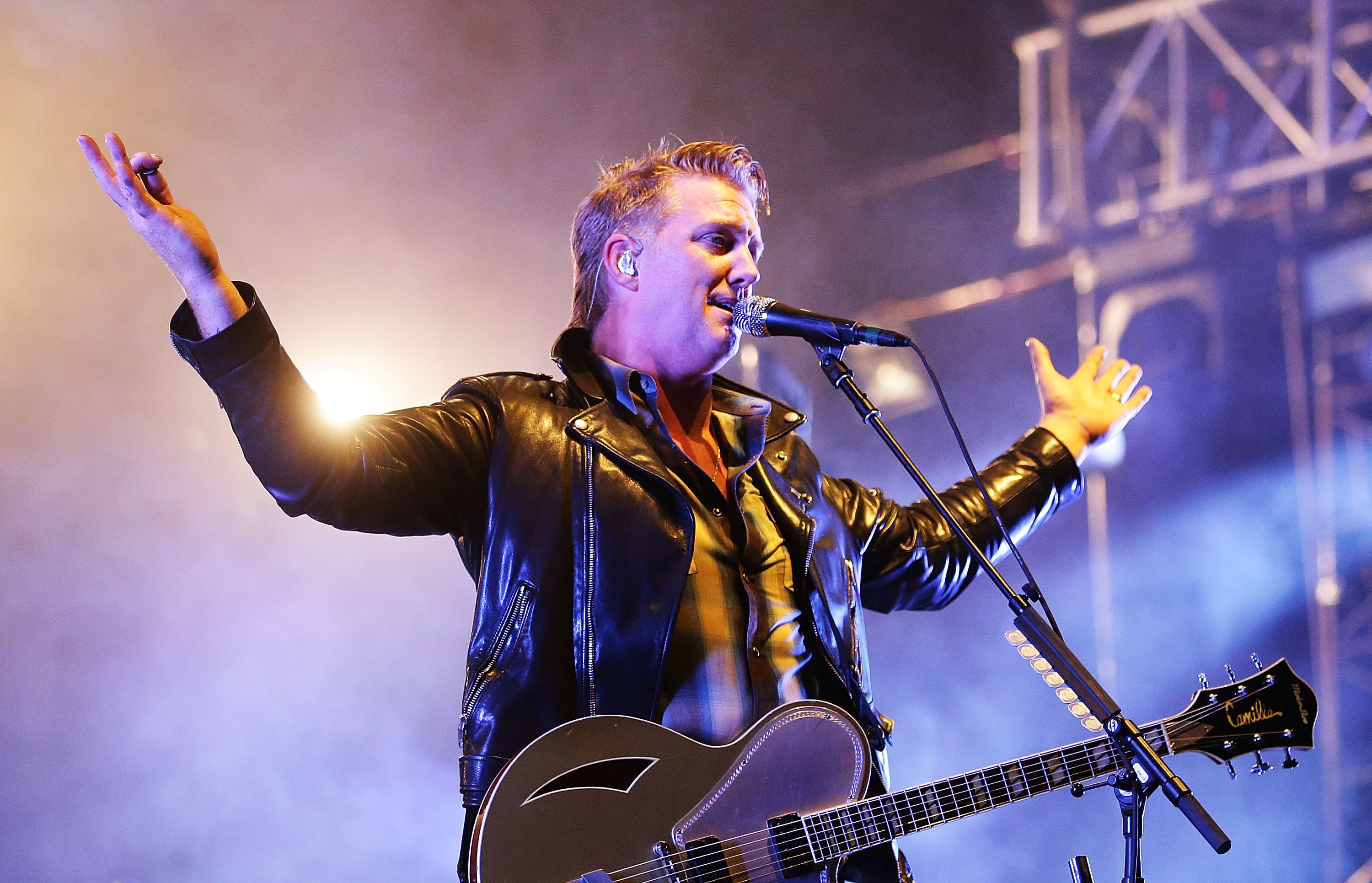 Queens of the Stone Age, Villains: funky, glam e rockabilly – Recensione