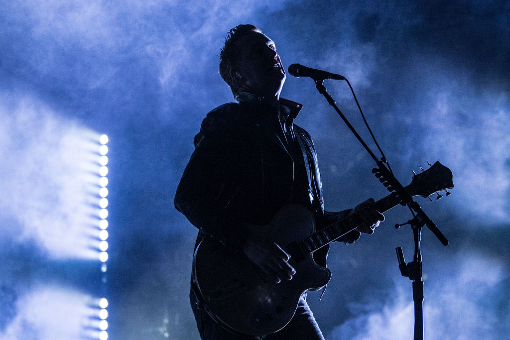 Queens of the Stone Age, Villains: funky, glam e rockabilly – Recensione